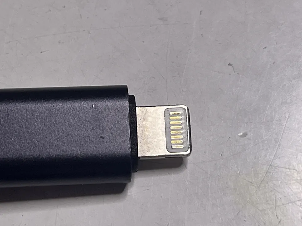 iPhone用のLightning形状端子の接写