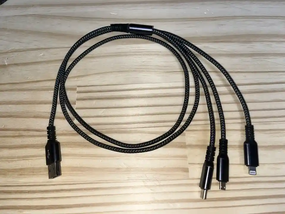 今回確認した3in1充電ケーブル
